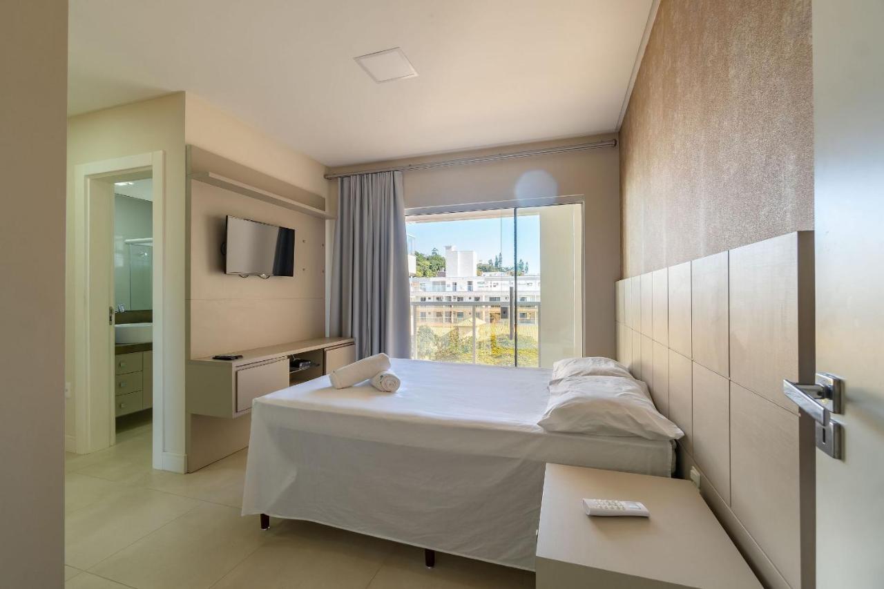 Ampla Cobertura Duplex Em Condominio Com Piscina Бомбиньяс Экстерьер фото